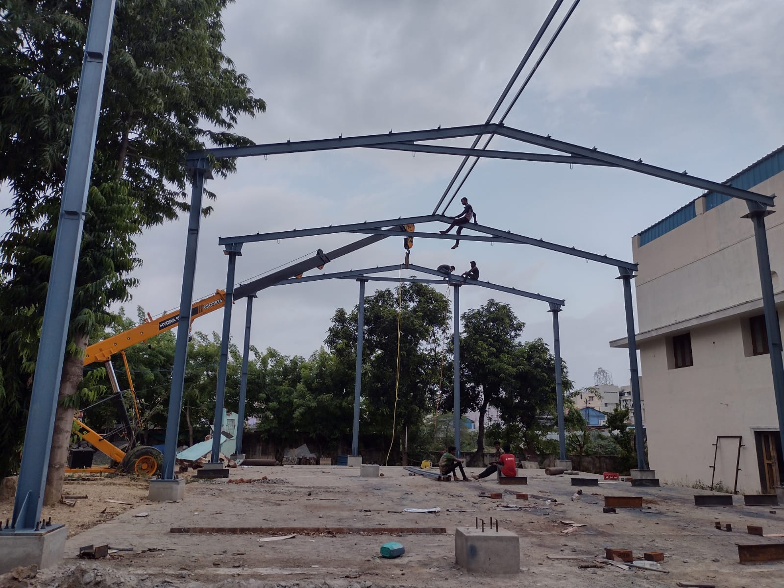 MENAS food court roof trusses